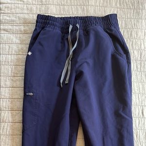 Figs assorted scrub pieces